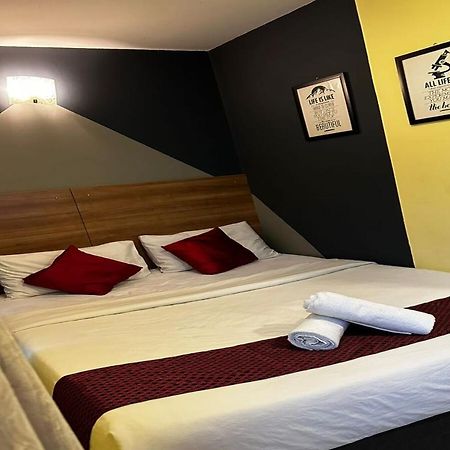 T-Hotel Mont Kiara Куала Лумпур Екстериор снимка