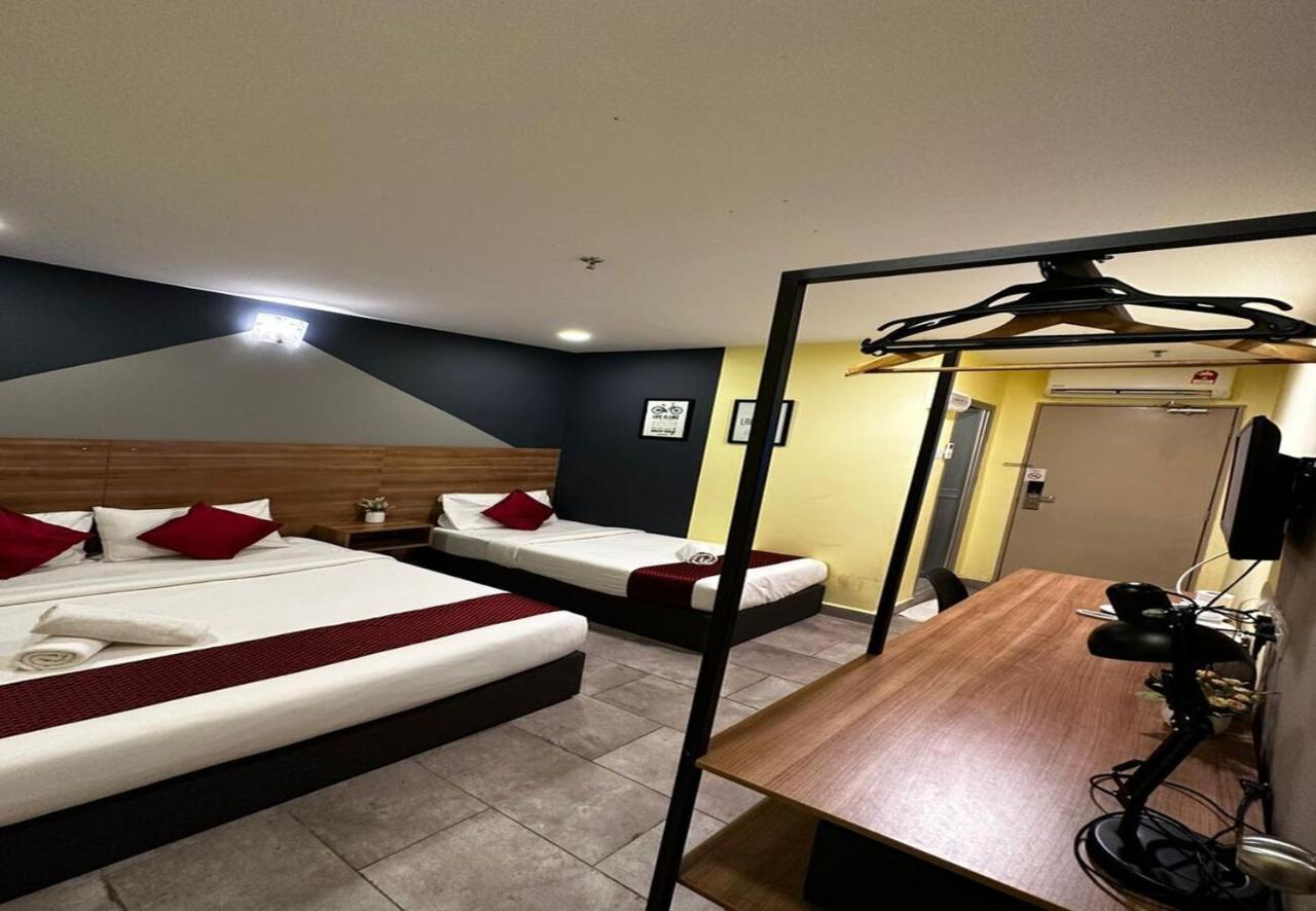 T-Hotel Mont Kiara Куала Лумпур Екстериор снимка