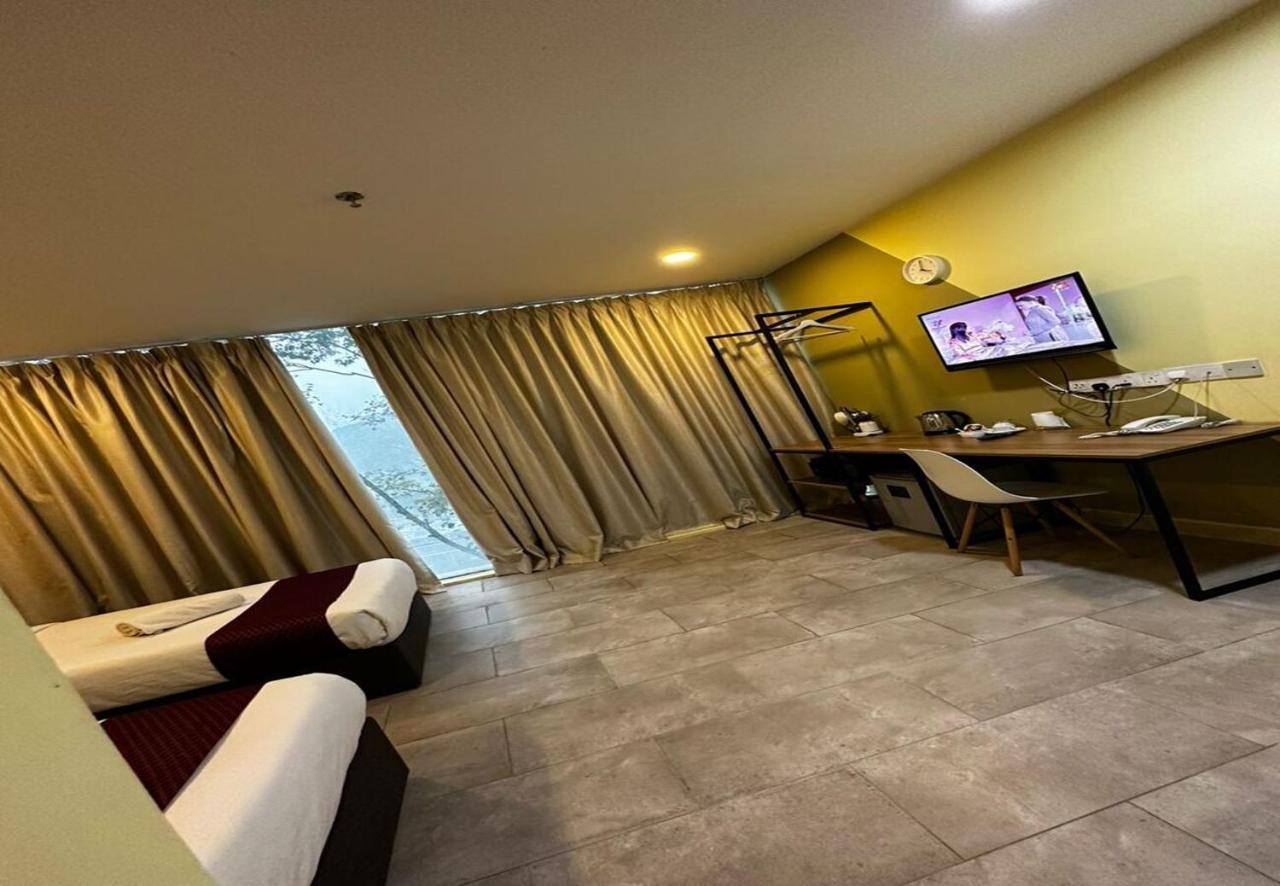 T-Hotel Mont Kiara Куала Лумпур Екстериор снимка
