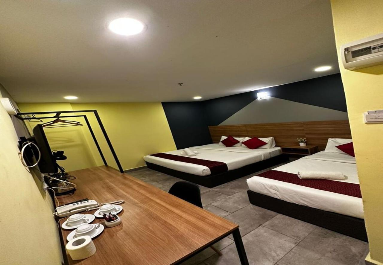 T-Hotel Mont Kiara Куала Лумпур Екстериор снимка